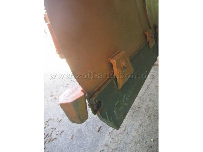 Leichte Verformung an der rechten Seite