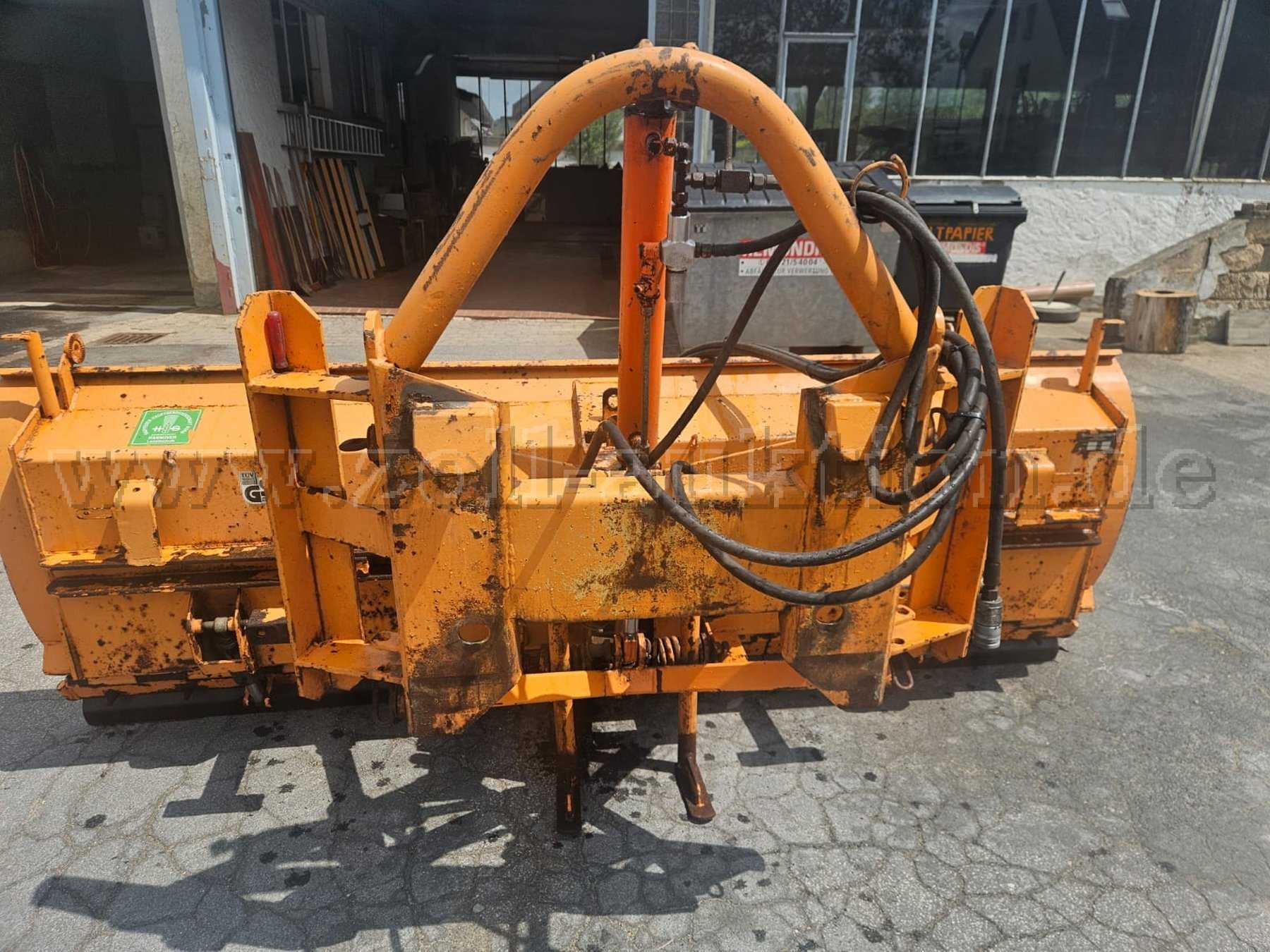Hydraulikleitungenanschluss und Aufhängung