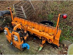 Von hinten seitlich rechts