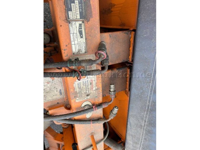 Typenschild Schneepflug mit Hydraulikanschlüssen