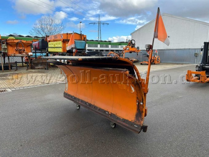 Schneepflug vorne links