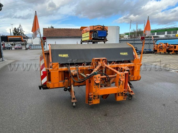 Schneepflug hinten links