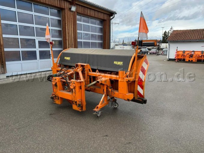 Schneepflug hinten rechts