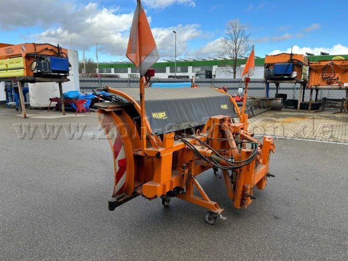 Schneepflug hinten links