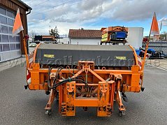 Schneepflug von hinten mit Anbauplatte