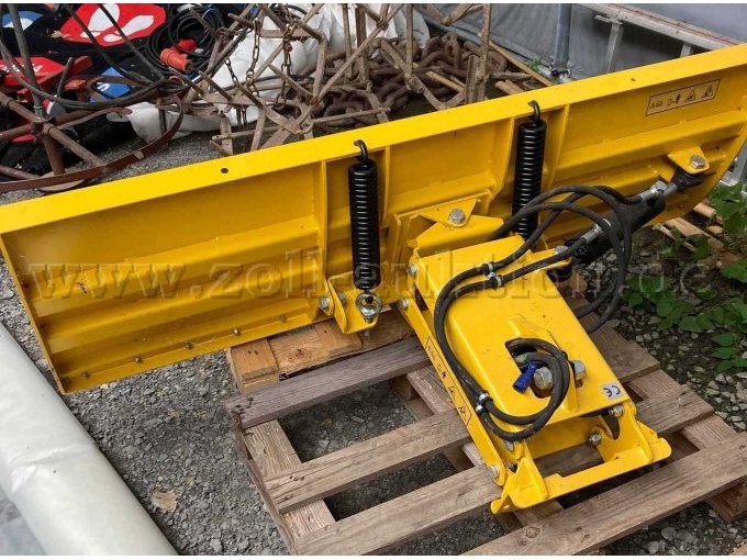 Schneepflug für Alkè Elektrofahrzeuge von hinten