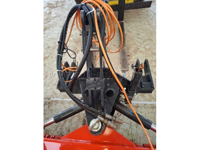 Hydraulikleitungen, Kabel der Beleuchtung