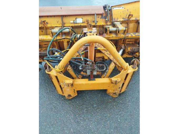 Aufnahmebock Unimog