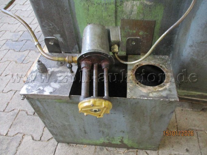 Kühlmittelpumpe mit Behälter