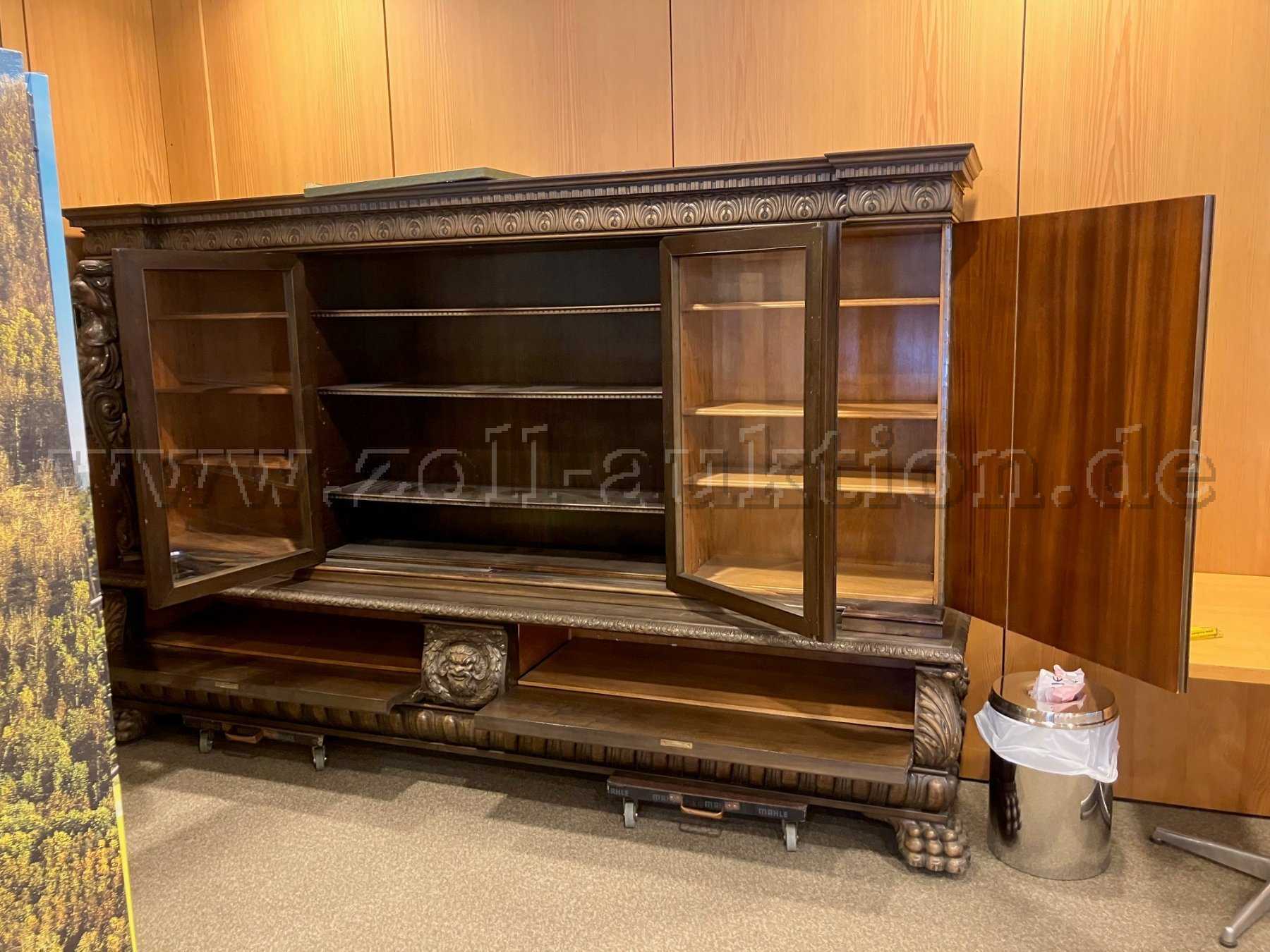 Schrank offen