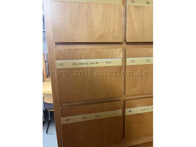 Detailansicht geschlossenen Schubfächer