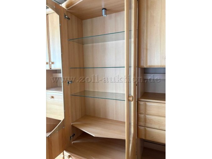 Mittelschrank geöffnet