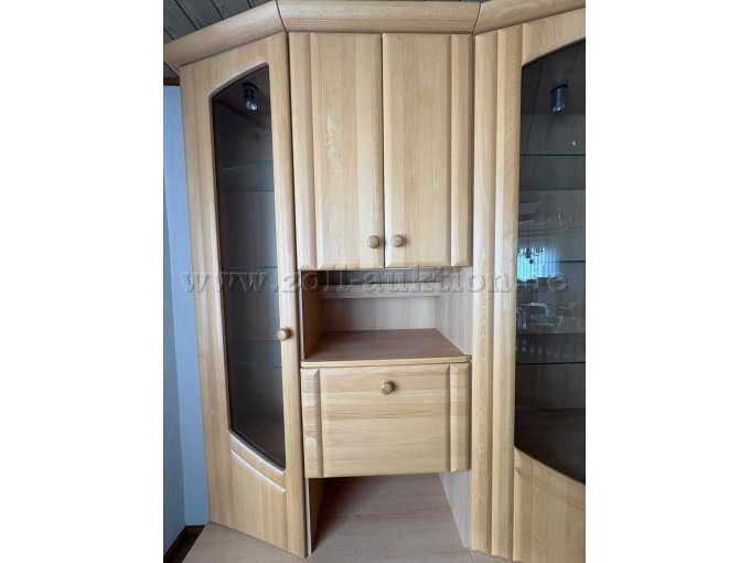Linker Schrank geschlossen