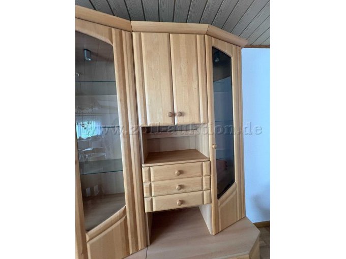 Rechter Schrank geschlossen