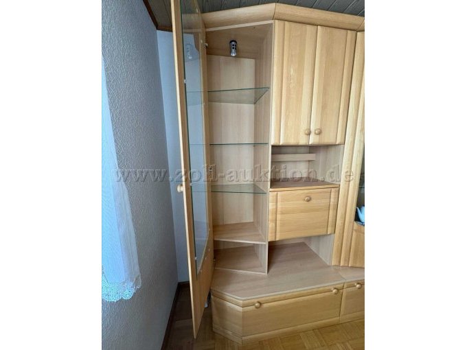 Linker Schrank geöffnet