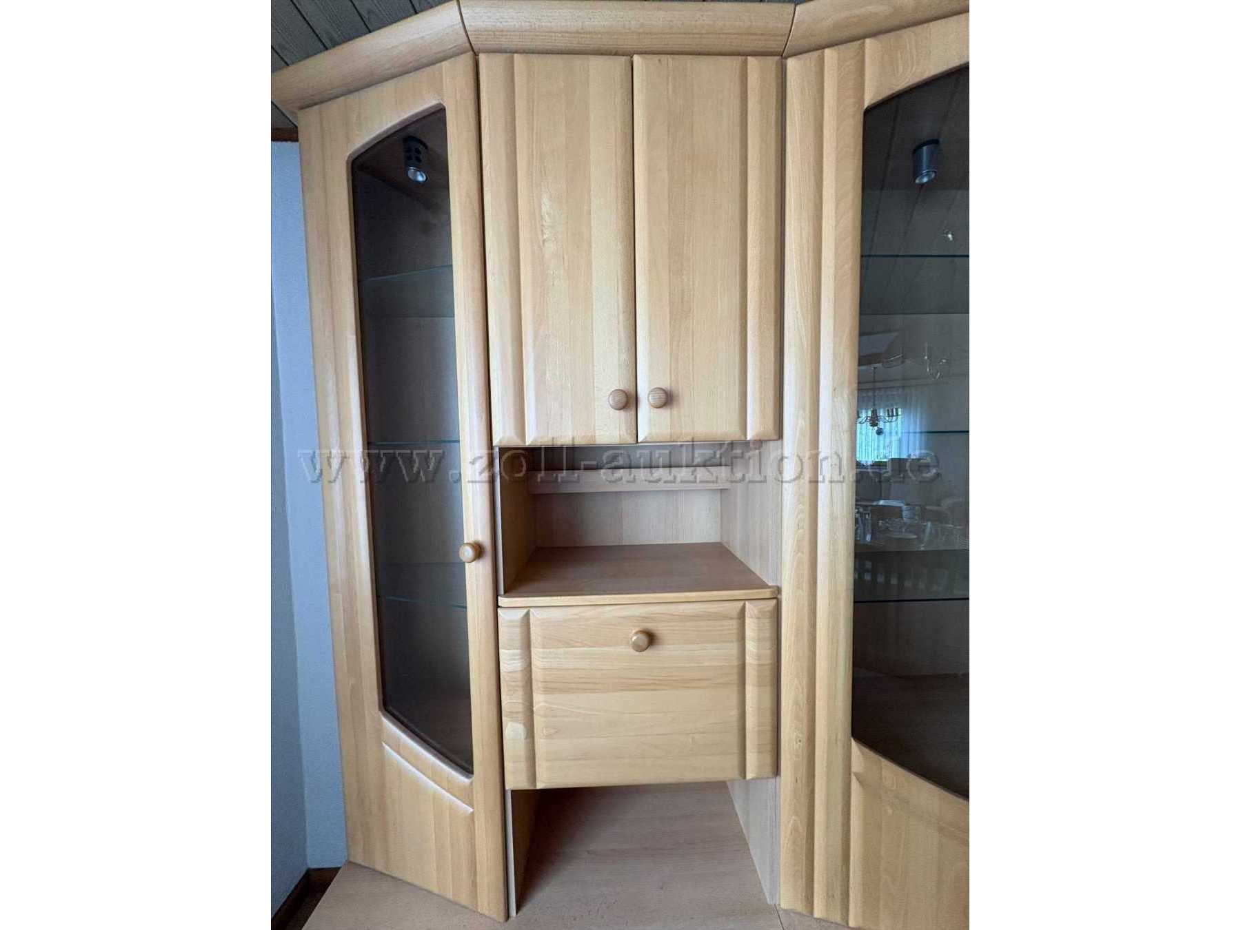 Linker Schrank geschlossen