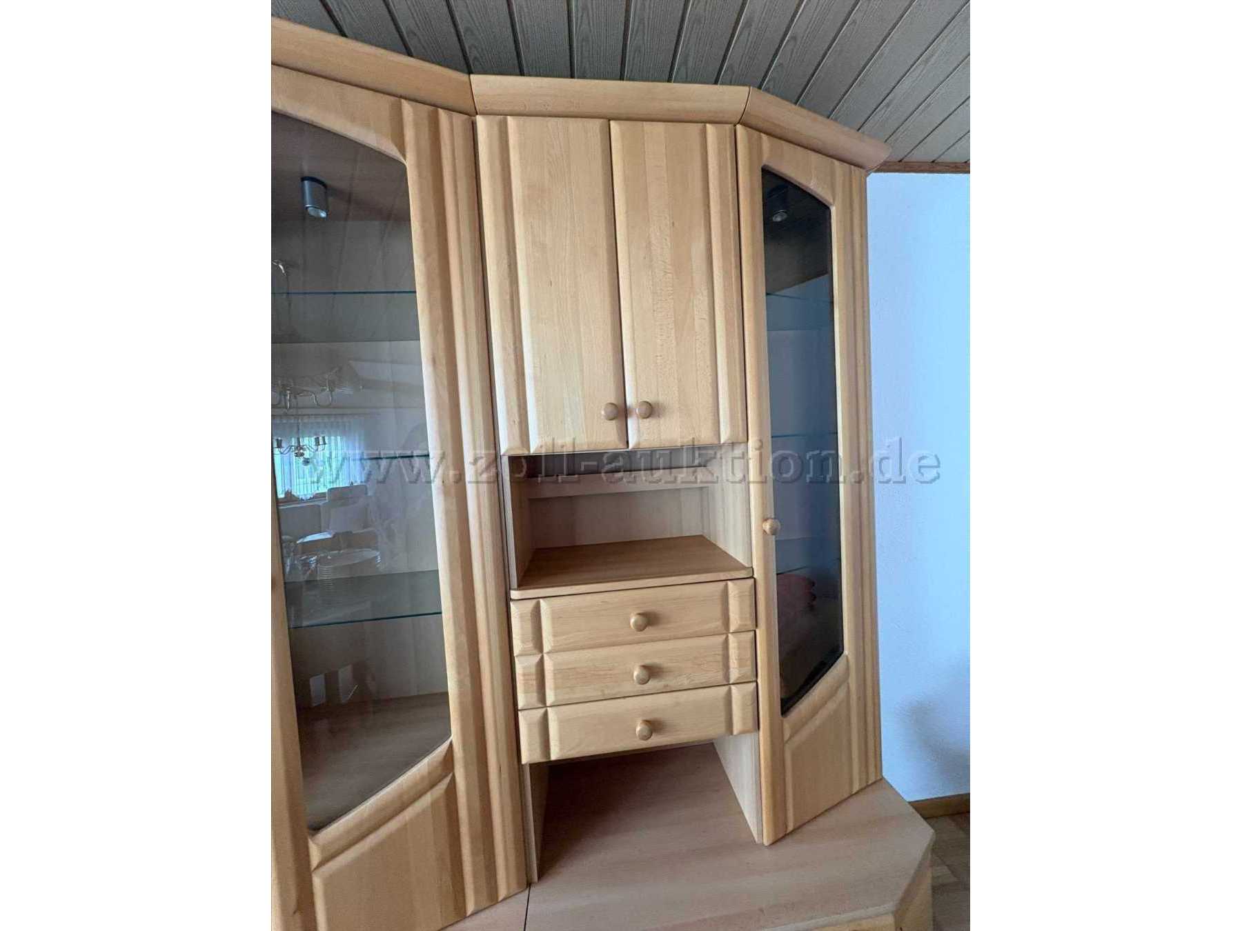 Rechter Schrank geschlossen