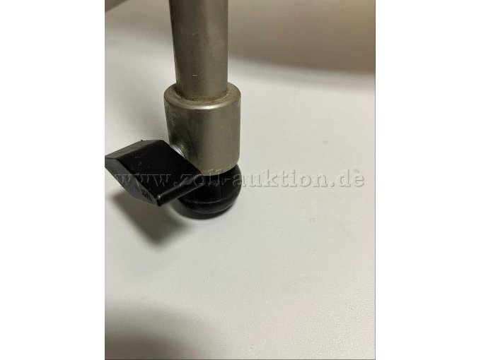 Detailansicht Bodengummi mit Feststellschraube