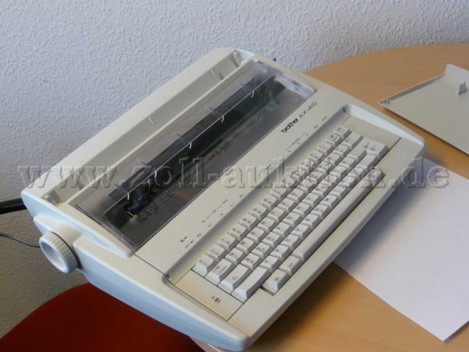 Komplettansicht der Schreibmaschine Komplettansicht der Schreibmaschine