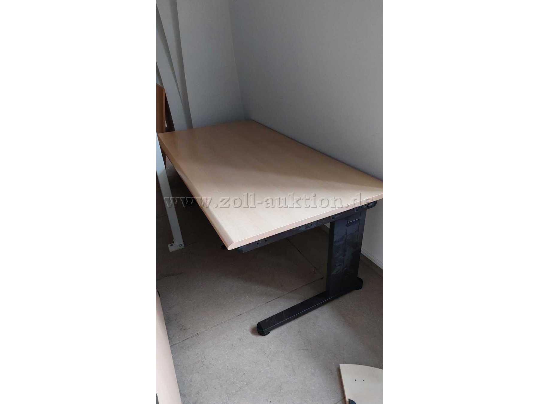 rechteckiger Schreibtisch im Dekor Königsahorn, Maße: 180 cm breit, 90 cm tief, Untergestell schwarz