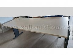 Schreibtisch in Monitorplattenform im Dekor Birke mit schwarzem Untergestell, Maße 108 breit, Tief von 80 bis 100 cm