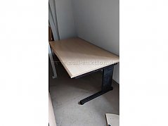 rechteckiger Schreibtisch im Dekor Königsahorn, Maße: 180 cm breit, 90 cm tief, Untergestell schwarz