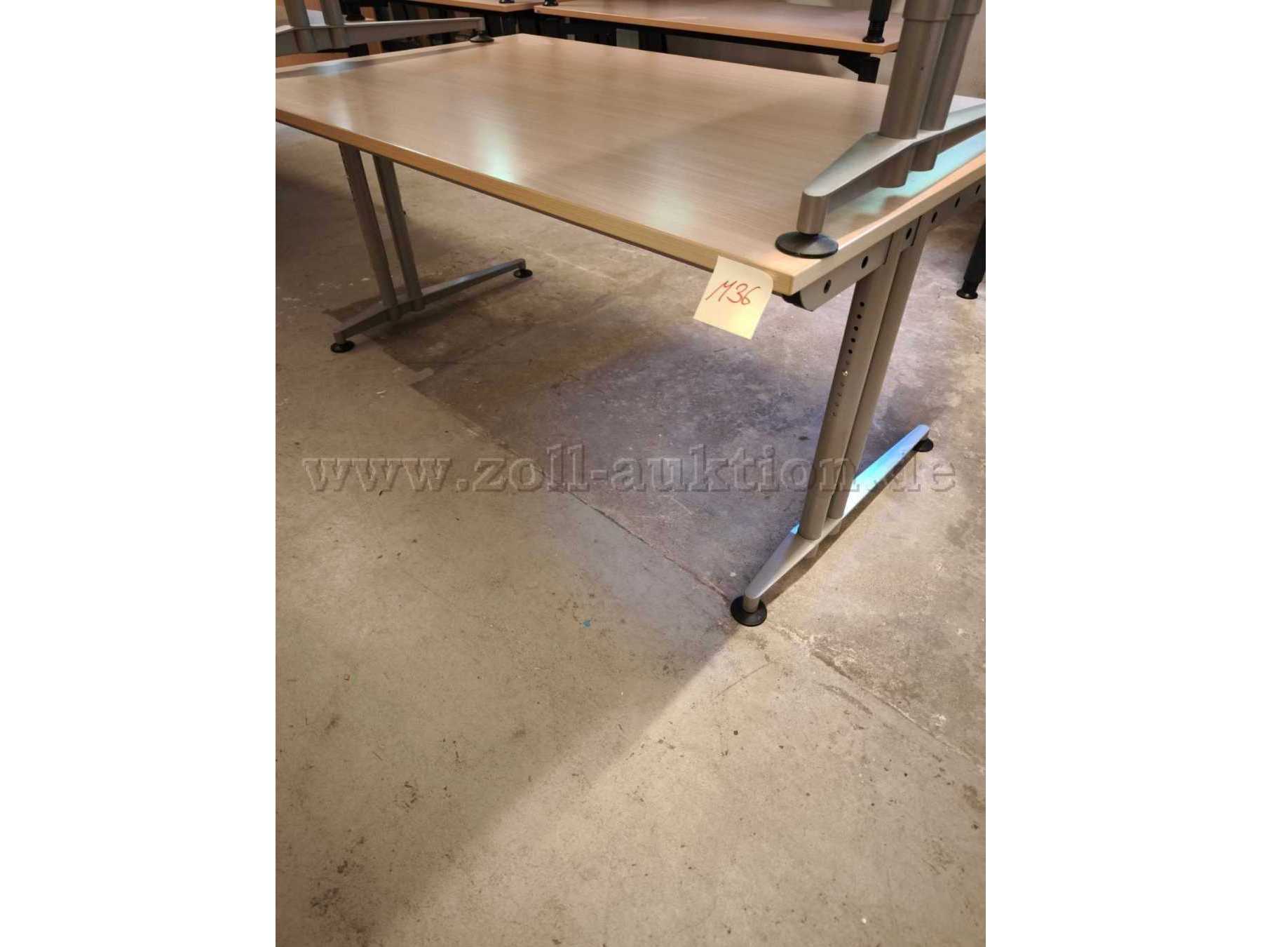 Schreibtisch front