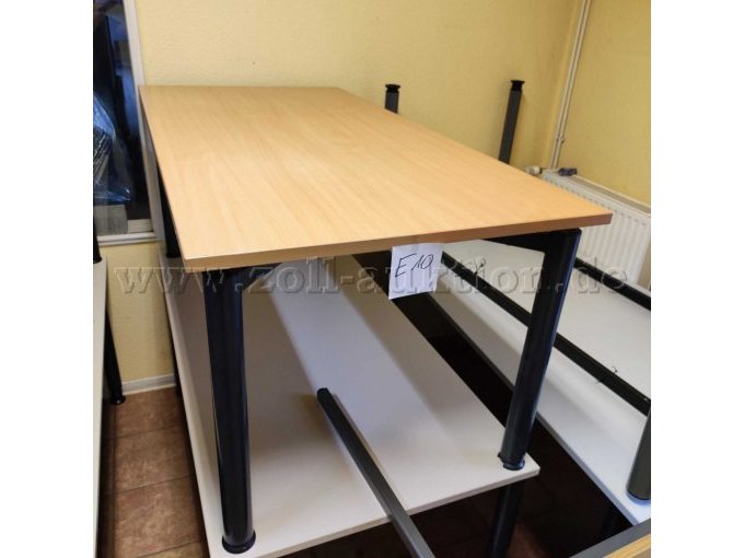 Schreibtisch front