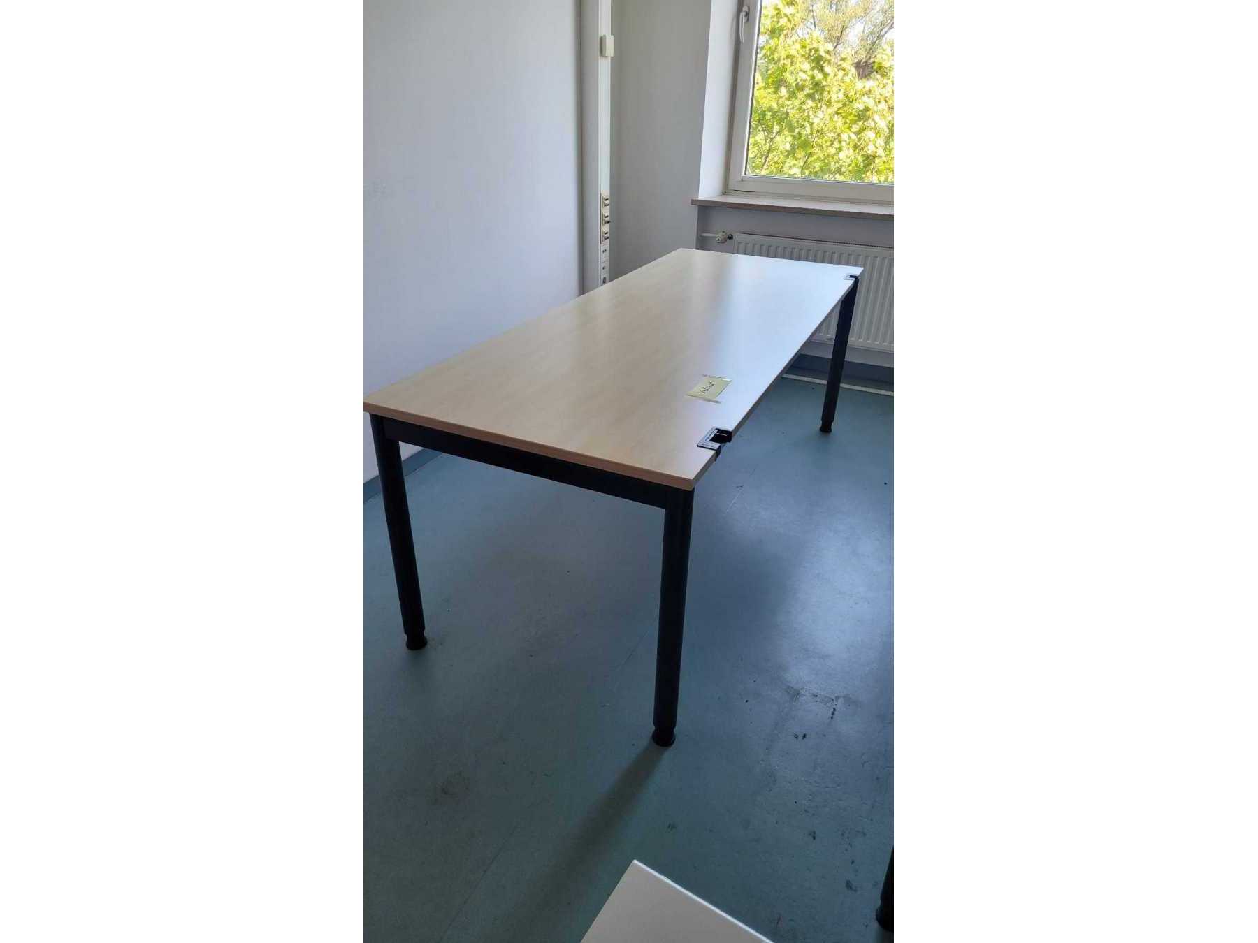 Schreibtisch