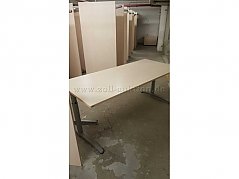 Komplettaufnahme eines Schreibtisches