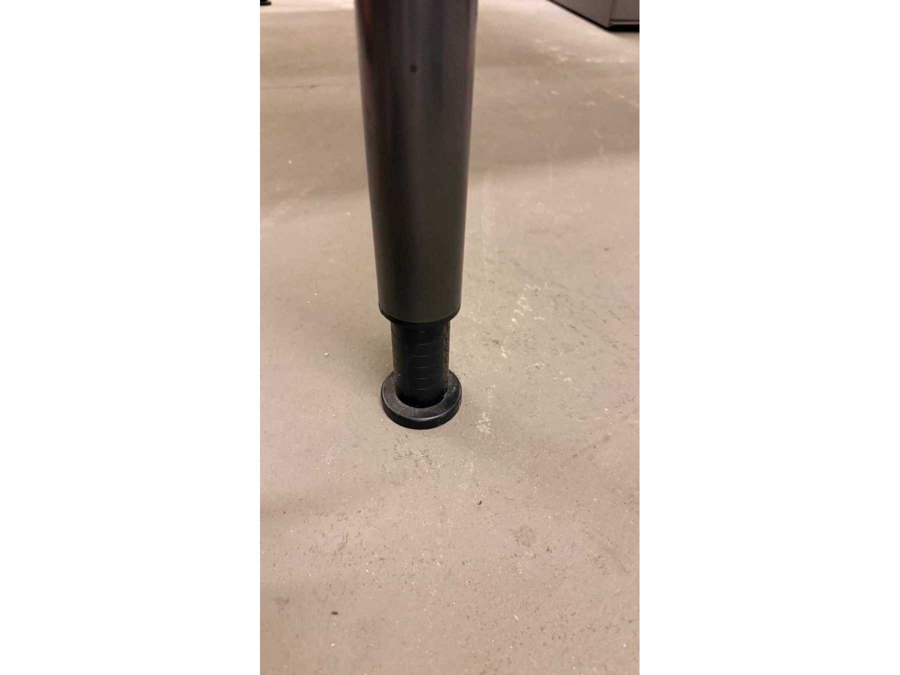 Ansicht höhenverstellbarer Fuß