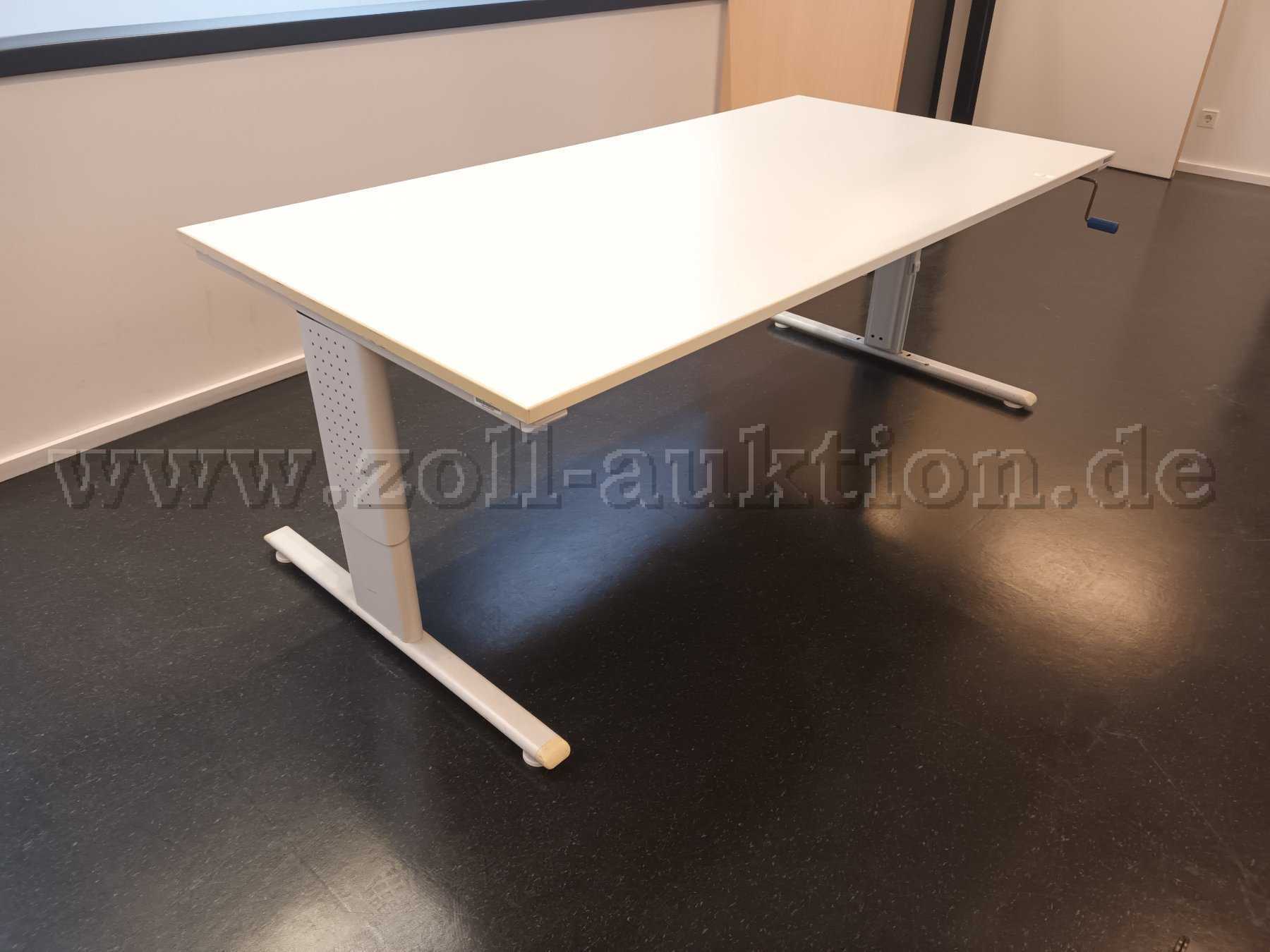 Tisch von links mit Kurbel