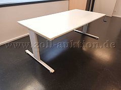 Tisch von links mit Kurbel