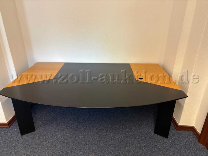 Gesamtansicht Schreibtisch