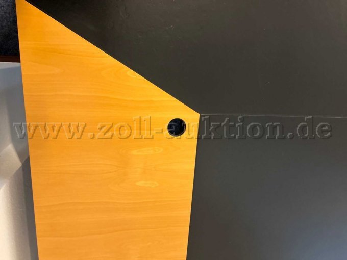 Detailansicht - Kabelauslass in Tischplatte