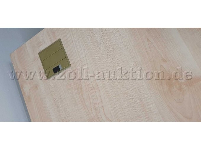 Tischplatte mit verfärbter Abdeckung