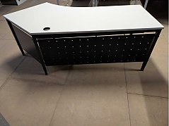 Ansicht Schreibtisch hinten