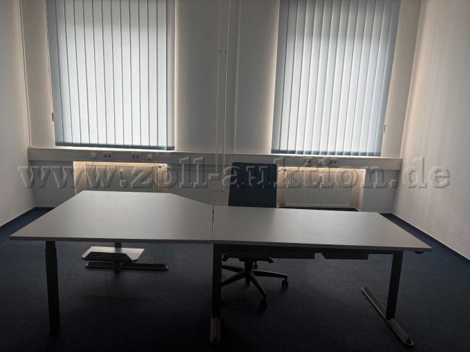 1 Schreibtisch Reiss-Standard Rechteck inkl. Trapezplatte – kavel bij Zoll-Auktion, Kaiserslautern