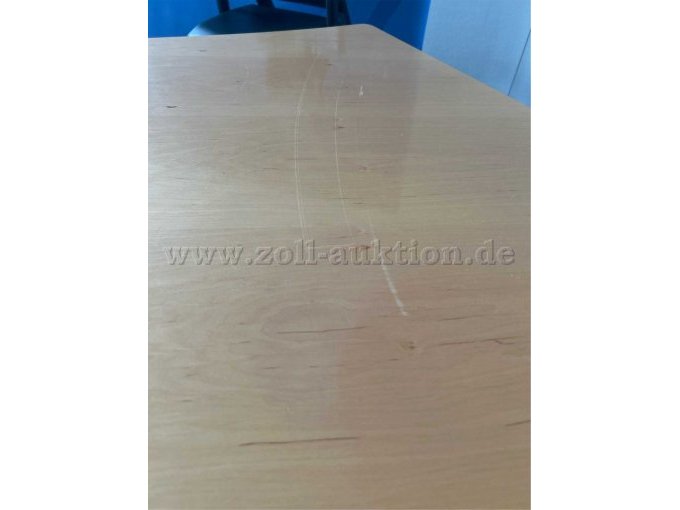 Detailansicht Kratzer in Tischplatte