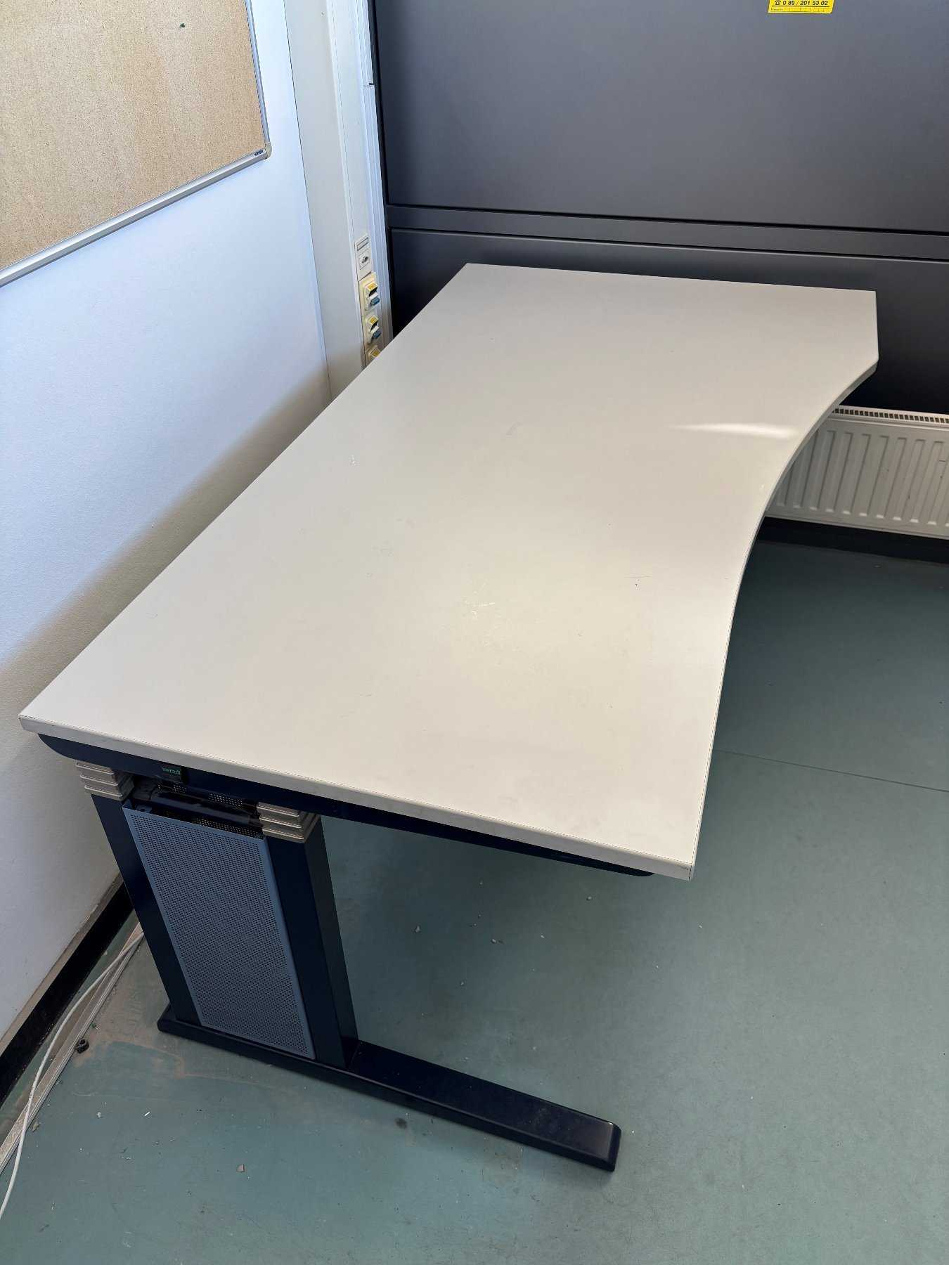 1 masa Werndl 180x80 cm serbest form