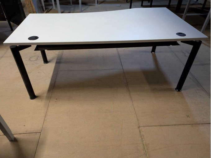 Ansicht Schreibtisch von hinten