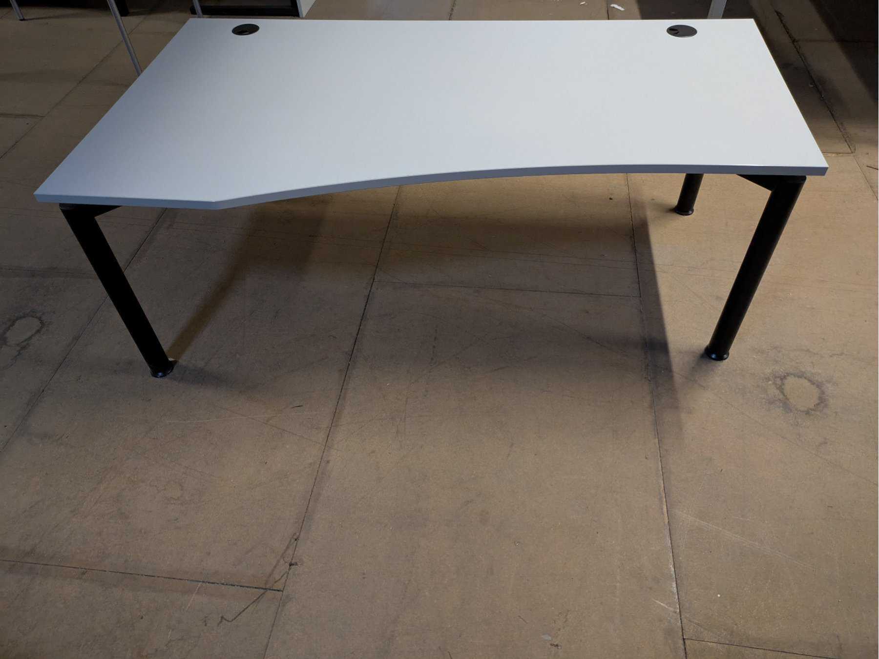 Ansicht Schreibtisch vorne