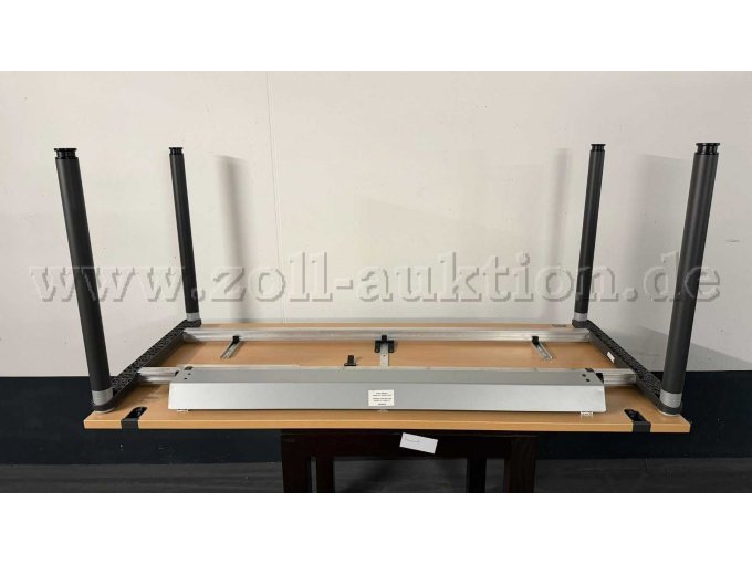 Schreibtisch von unten