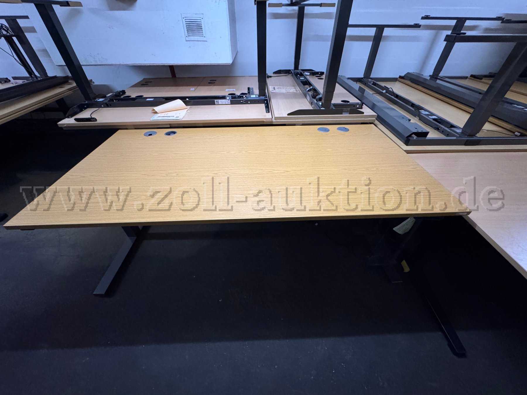 Schreibtisch Frontansicht