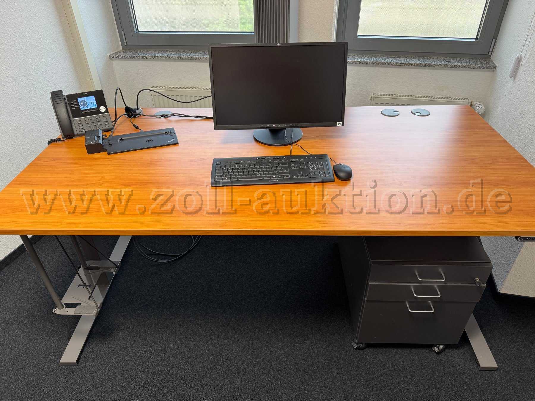 Schreibtisch Frontalansicht