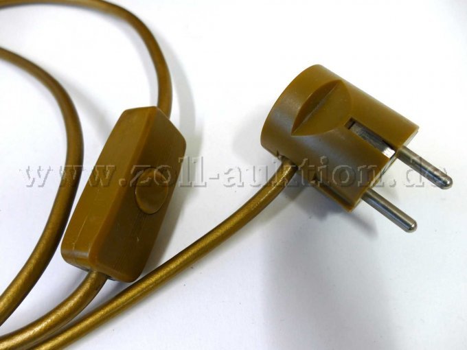 Ansicht Stecker mit Kabel und Ein-/Ausschalter