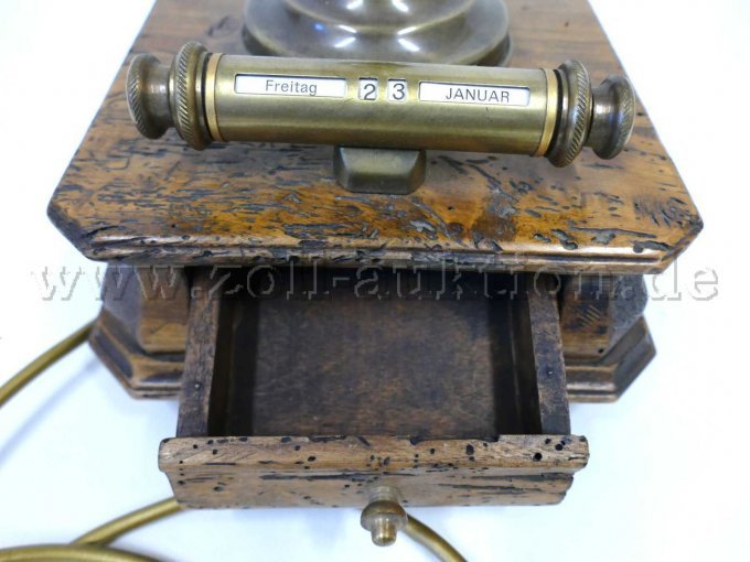 Teilansicht offene Schublade