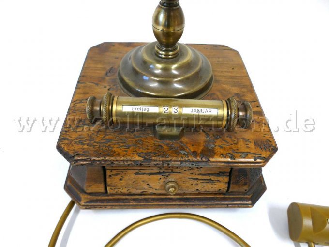 Ansicht Holzfuß mit Schublade