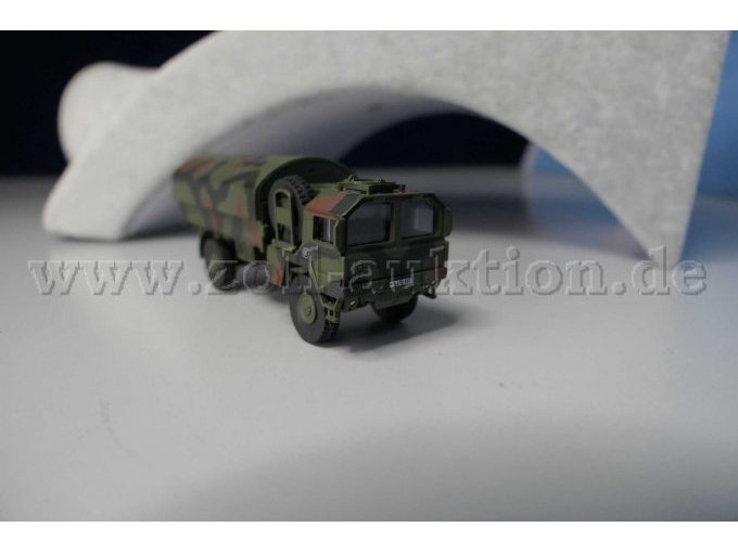 Schuco  Modellfahrzeug 5t GL Bundeswehr Flecktarn, 1:87 Ansicht von vorne