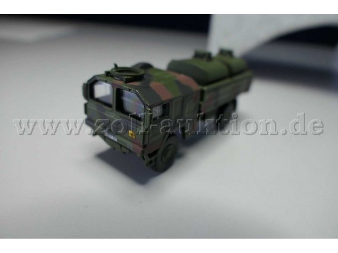 Schuco Tank-Lkw Bundeswehr MAN 5t gl KAT1, 1:87 Ansicht von der Seite